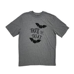 Halloween Gray & Black Trick or Treat Bats Short Sleeve Tee Womens Medium